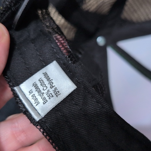 Great Wolf Lodge Neon 80s 90s Trucker Hat Adjustable Ducko - Picture 6 of 7